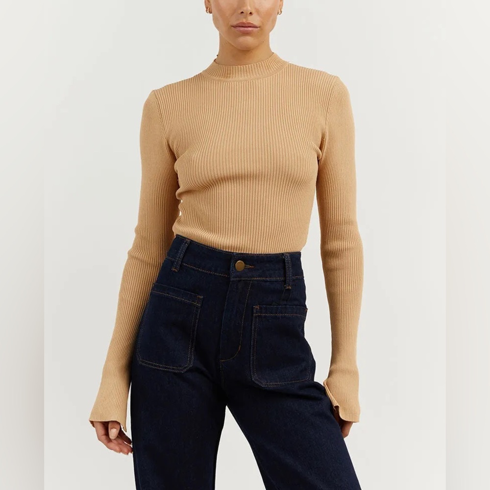 DISSH DONNA warm wheat long sleeved knit top - US M